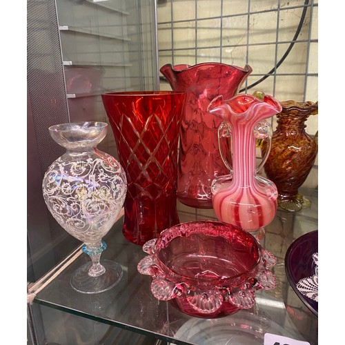 493 - SHELF OF CRANBERRY AND RUBY COLOURED GLASSWARE VASES AND BASKETS, MDINA VASE, IRRIDESCENT ROSE BOWL