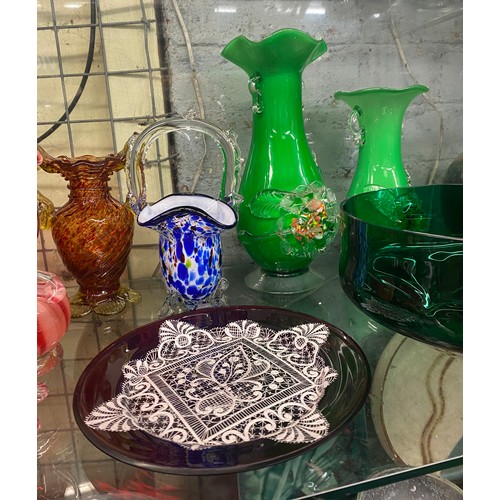 493 - SHELF OF CRANBERRY AND RUBY COLOURED GLASSWARE VASES AND BASKETS, MDINA VASE, IRRIDESCENT ROSE BOWL