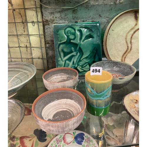 494 - SELECTION OF 20TH CENTURY STUDIO POTTERYWARES INCLUDING BOWLS AND SHALLOW DISHES AND GREEN GLAZED TI... 