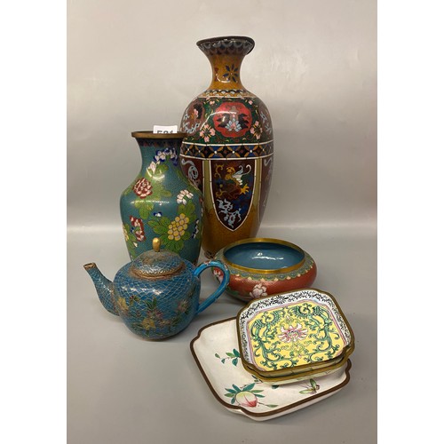 521 - JAPANESE AND CHINESE CLOISONNE AND ENAMEL VASES, BOWLS, LOBED SHALLOW DISHES (SOME A/F)