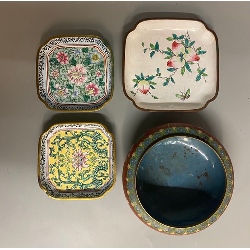 521 - JAPANESE AND CHINESE CLOISONNE AND ENAMEL VASES, BOWLS, LOBED SHALLOW DISHES (SOME A/F)