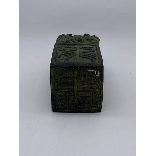 776 - CHINESE BRONZE VERDI CRIS IMPERIAL STYLE DRAGON SEAL 12cm H