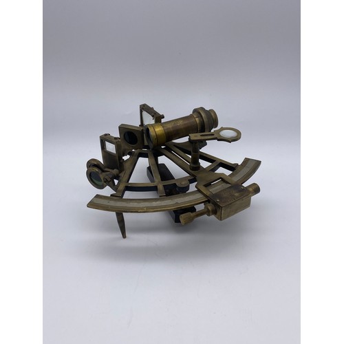 824 - HENRY BARROW AND CO LONDON 26 OXENDON ST LONDON 123 SEXTANT UNBOXED