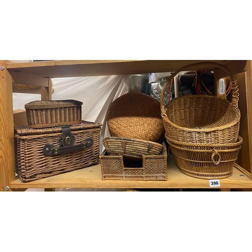 396 - WICKER AND BASKETWARE TRAYS, HEN BASKET