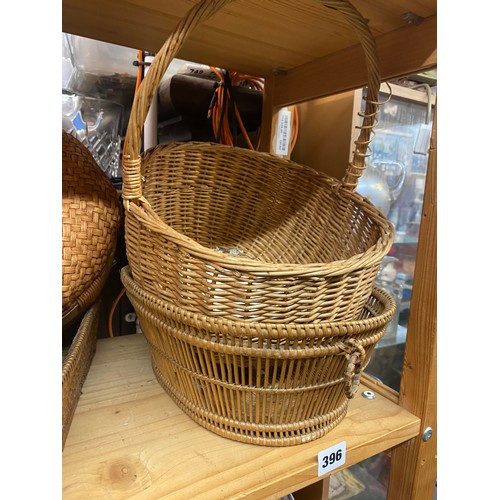 396 - WICKER AND BASKETWARE TRAYS, HEN BASKET