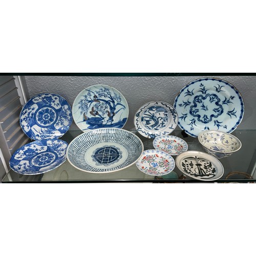 469 - SELECTION OF JAPANESE DECORATIVE PLATES AND CHINESE/EASTERN POTTERY BOWLS AND PLATES