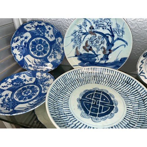 469 - SELECTION OF JAPANESE DECORATIVE PLATES AND CHINESE/EASTERN POTTERY BOWLS AND PLATES