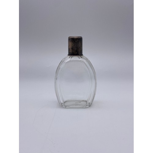 724 - GLASS SHAPED SPIRIT DECANTER WITH SCREW BEAKER LID