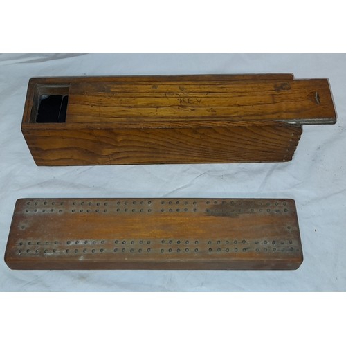 796 - WOODEN BOX OF DOMINOES AND A CRIBBAGE MARKER