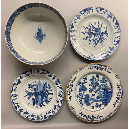 749 - SELECTION OF BLUE AND WHITE CHINESE DESIGN PLATES AND BOWL A/F