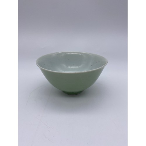 762 - TWO CHINESE ROSE MANDARIN TEA BOWLS AND A CELADON GREEN GLAZED BOWL