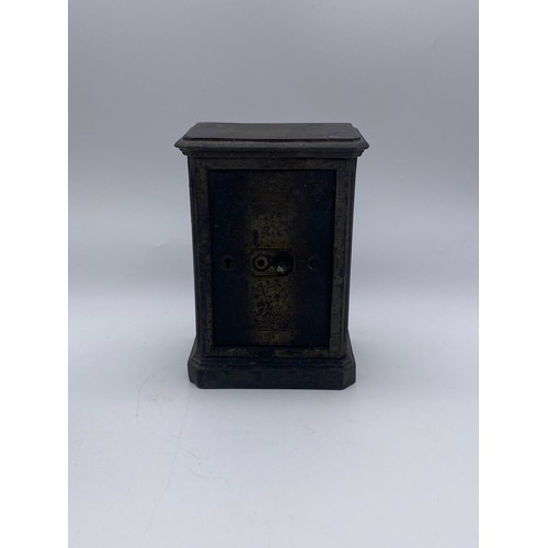 818 - CAST IRON MECHANICAL FEEDING FROG AND TEPEE MONEY BANK AND MINIATURE COFFRE FORT SAFE MONEY BOX