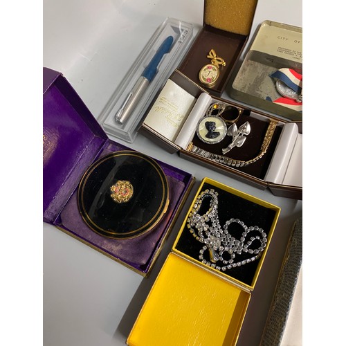 862 - SELECTION OF MAINLY COSTUME JEWELLERY, VINTAGE TINS, PASTE CHAINS, AND A PARKER PEN