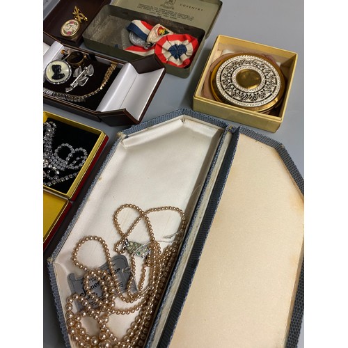 862 - SELECTION OF MAINLY COSTUME JEWELLERY, VINTAGE TINS, PASTE CHAINS, AND A PARKER PEN