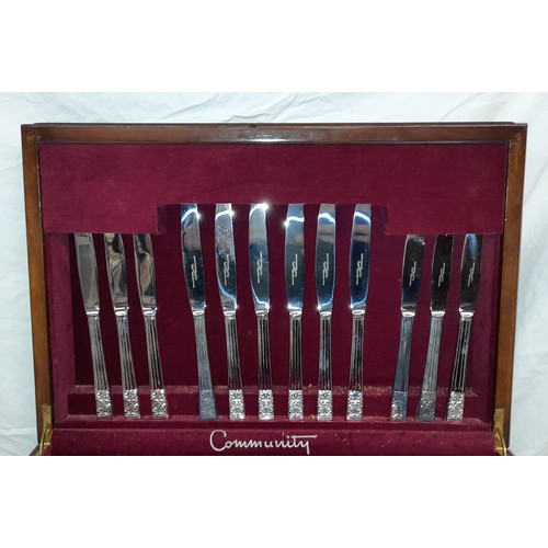 828 - CANTEEN OF COMMUNITY PLATE CUTLERY