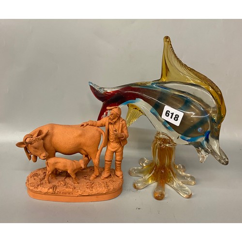 618 - MURANO MULTI COLOURED GLASS LEAPING FISH AND AN ITALIAN TERRACOTTA SHEPHERD, COW AND CALF FIGURE GRO... 