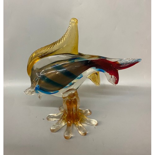 618 - MURANO MULTI COLOURED GLASS LEAPING FISH AND AN ITALIAN TERRACOTTA SHEPHERD, COW AND CALF FIGURE GRO... 