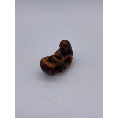 778 - JAPANESE BOX WOOD NETSUKE OF A MERMAID WITH CHILD