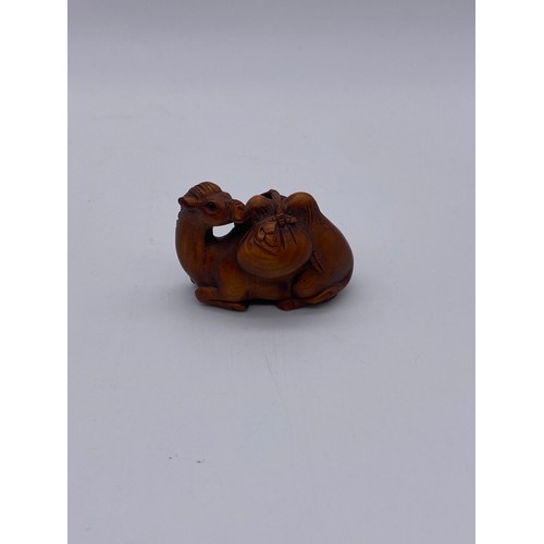 781 - JAPANESE BOX WOOD NETSUKE OF RECUMBENT CAMEL