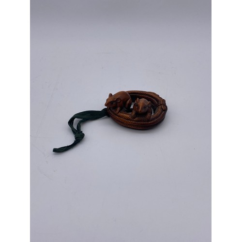 777 - JAPANESE BOX WOOD NETSUKE OF TWO RATS ON A COILED ROPE