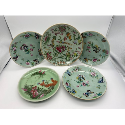 466 - FIVE FAMILLE ROSE BUTTERFLY AND BIRD PATTERN PLATES