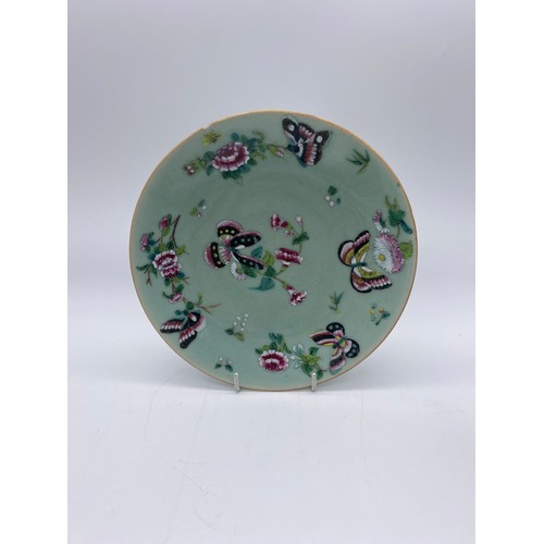 466 - FIVE FAMILLE ROSE BUTTERFLY AND BIRD PATTERN PLATES