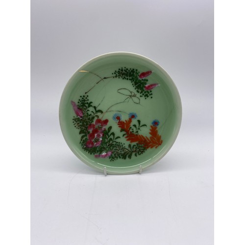 466 - FIVE FAMILLE ROSE BUTTERFLY AND BIRD PATTERN PLATES