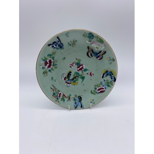 466 - FIVE FAMILLE ROSE BUTTERFLY AND BIRD PATTERN PLATES