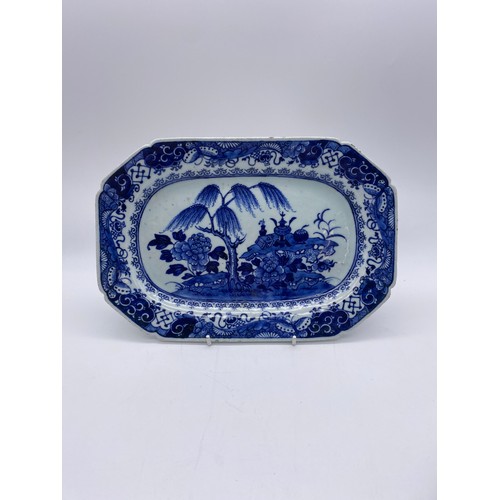 760 - THREE CHINESE EXPORT BLUE AND WHITE PAGODA PATTERN SHAPED OBLONG DISHES