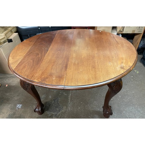 176 - EDWARDIAN MAHOGANY OVAL EXTENDING DINING TABLE ON CARVED CABRIOLE LEGS