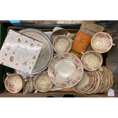 504 - CARTON CONTAINING CABBAGE LEAF DISHES, BAVARIAN PORCELAIN TEAWARES