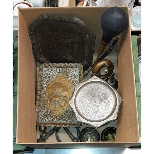 509 - INDIAN ENAMEL COBRA COMPORT, KLAXON HORN, CHERUB TRAY