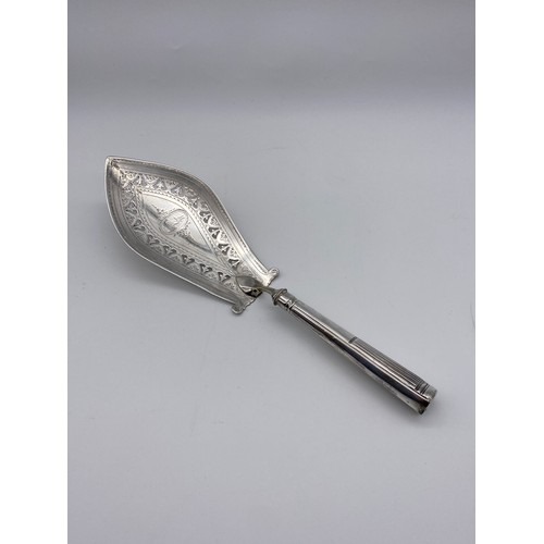 473 - GEORGE III LONDON SILVER FILIGREE AND ENGRAVED SERVING SLICE