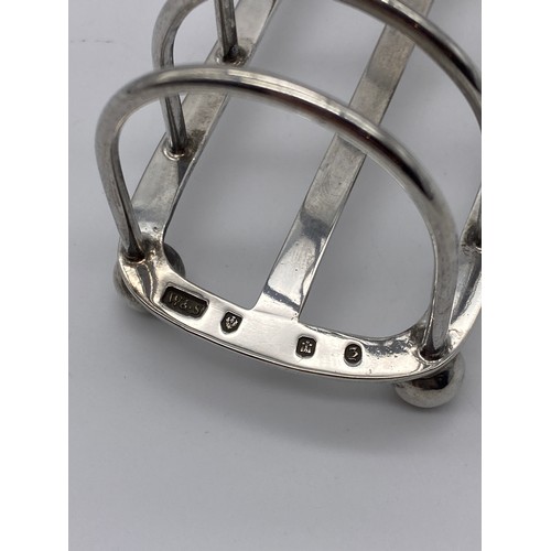 464 - EDINBURGH SILVER FOUR DIVISION TOAST RACK ON BUN FEET 3OZ