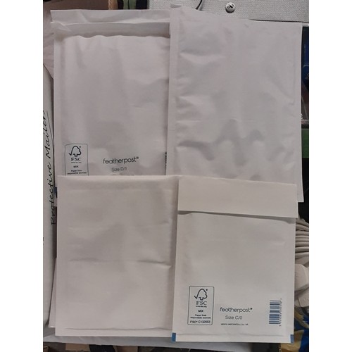 554 - BOX OF VARIOUS JIFFY TYPE ENVELOPES