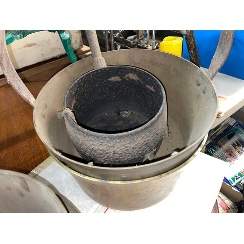 174 - HEAVY CAST CAULDRON, BRASS AND COPPER PRESERVE PANS, AND WEIGHING SCALES