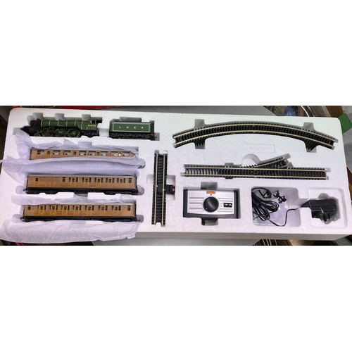 313 - HORNBY OO GUAGE FLYING SCOTSMAN TRAIN SET R1167