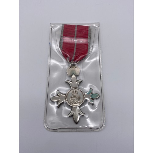 385 - CASED M.B.E MEDAL TO LIEUTENANT A. LISTON R.N.RESERVE FOR BRAVERY & DEVOTION 9TH APRIL 1945