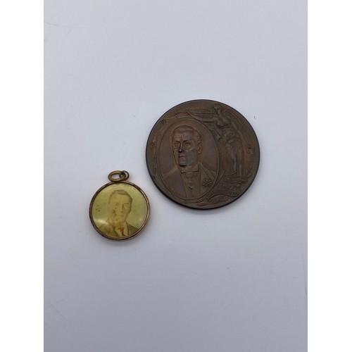 395 - THE REFORM BILL 1832 MEDALLION IN PRESENTATION CASE - NEW HOUSE OF PARLIAMENT LONDON MEDALLION IN CA... 