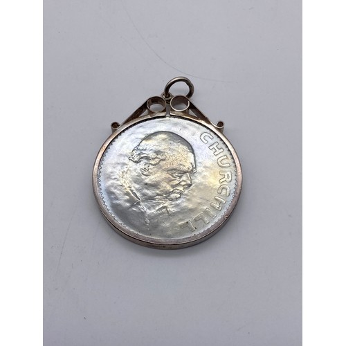 400 - SIR WINSTON CHURHCILL VICTORY MEDALLION AND A CHURCHILL 1965 COMMEMORATIVE ENAMEL MEDALLION IN SILVE... 