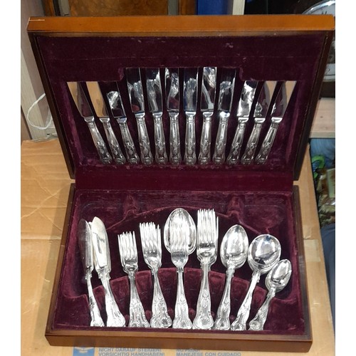 768 - CANTEEN OF LATHAM STAINLESS STEEL CUTLERY