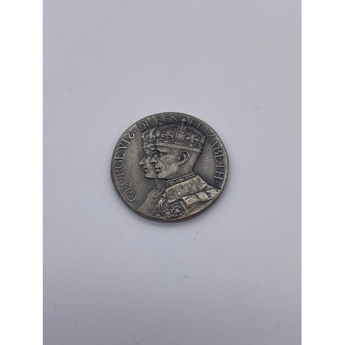 410 - 1937 GEORGE VI CORONATION SILVER MEDALLION BY P METCALFE IN PRESENTATION BOX 83G APPROX & SMALLER SI... 