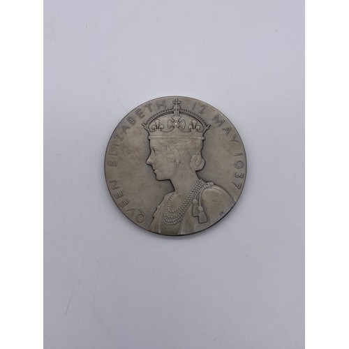 410 - 1937 GEORGE VI CORONATION SILVER MEDALLION BY P METCALFE IN PRESENTATION BOX 83G APPROX & SMALLER SI... 