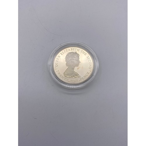 435 - POBJOY MINT QUEEN ELIZABETH II ISLE OF MAN ONE CROWN & SILVER PROOF 1978 BAILIWICK OF GUERNSEY CROWN... 