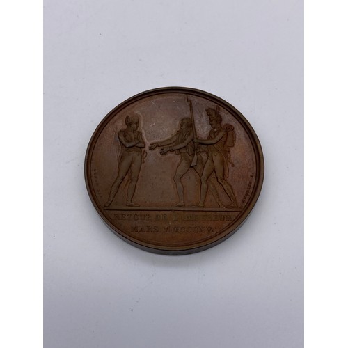 415 - 1815 BRONZE NAPOLEON EMPEROR & RETURN OF THE EMPEROR MARCH 1815 MEDALLION DUO IN PRESENTATION CASE