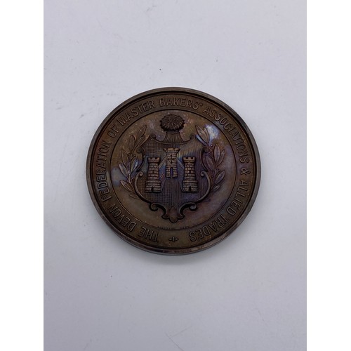 412 - 1928 JOSEPH FRY & SONS LTD BRONZE BICENTENARY MEDALLION IN PRESENTATION CASE, 1896 UNIVERSAL COOKERY... 