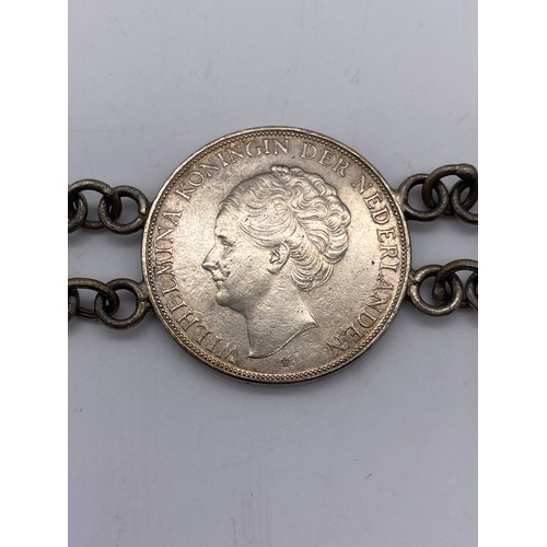 437 - A BELT FASHIONED FROM 14 PRE 1937 WILHELMINA KONINGIM -  NETHERLANDS 2 1/2 GOLDEN SILVER COINS 25G A... 