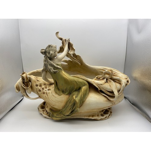 756 - IMPERIAL AMPHORA AUSTRIA GREEN LUSTRE AND CREAM BLUSH SHELL AND NYMPH OPEN VASE A/F