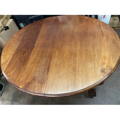 54 - EDWARDIAN MAHOGANY OVAL EXTENDING DINING TABLE ON CARVED CABRIOLE LEGS