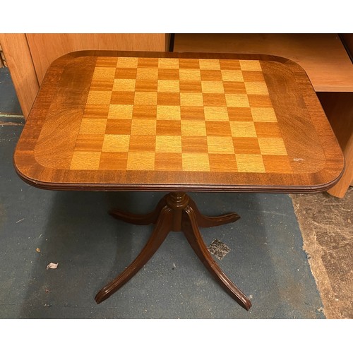 178 - PEDESTAL TILT TOP TABLE WITH CHEQUER BOARD INLAY